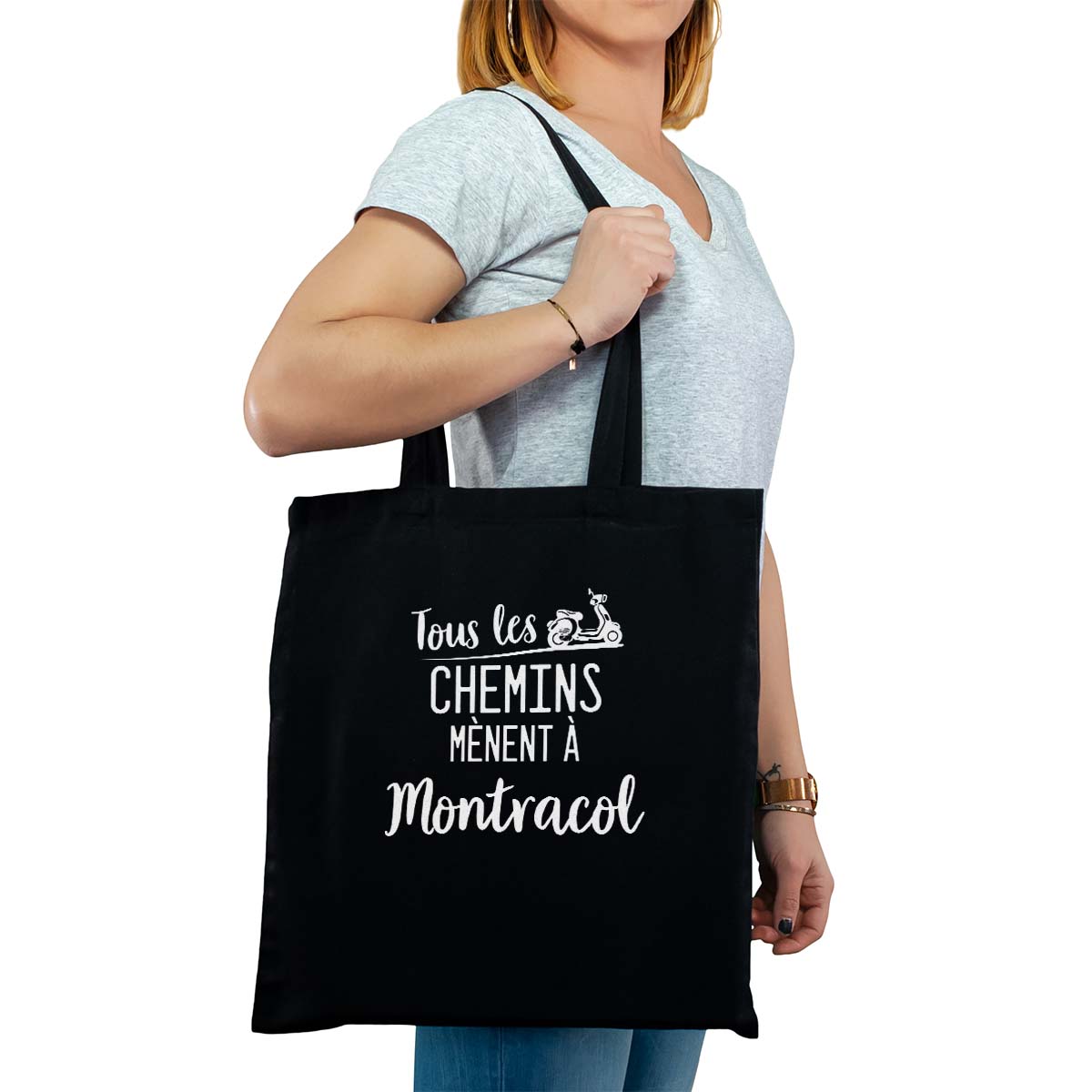 Totebag cabas personnalisé noir pour femme avec le message personnalisé blanc tous les chemins mènent à montracol