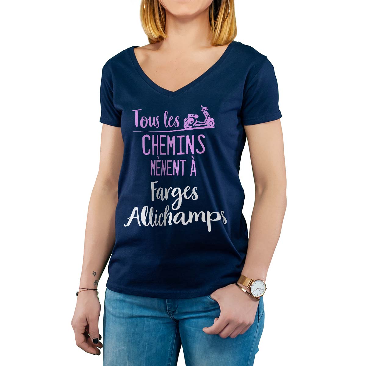 T-Shirt marine pour femme avec le message personnalisé rose tous les chemins mènent à farges-allichamps