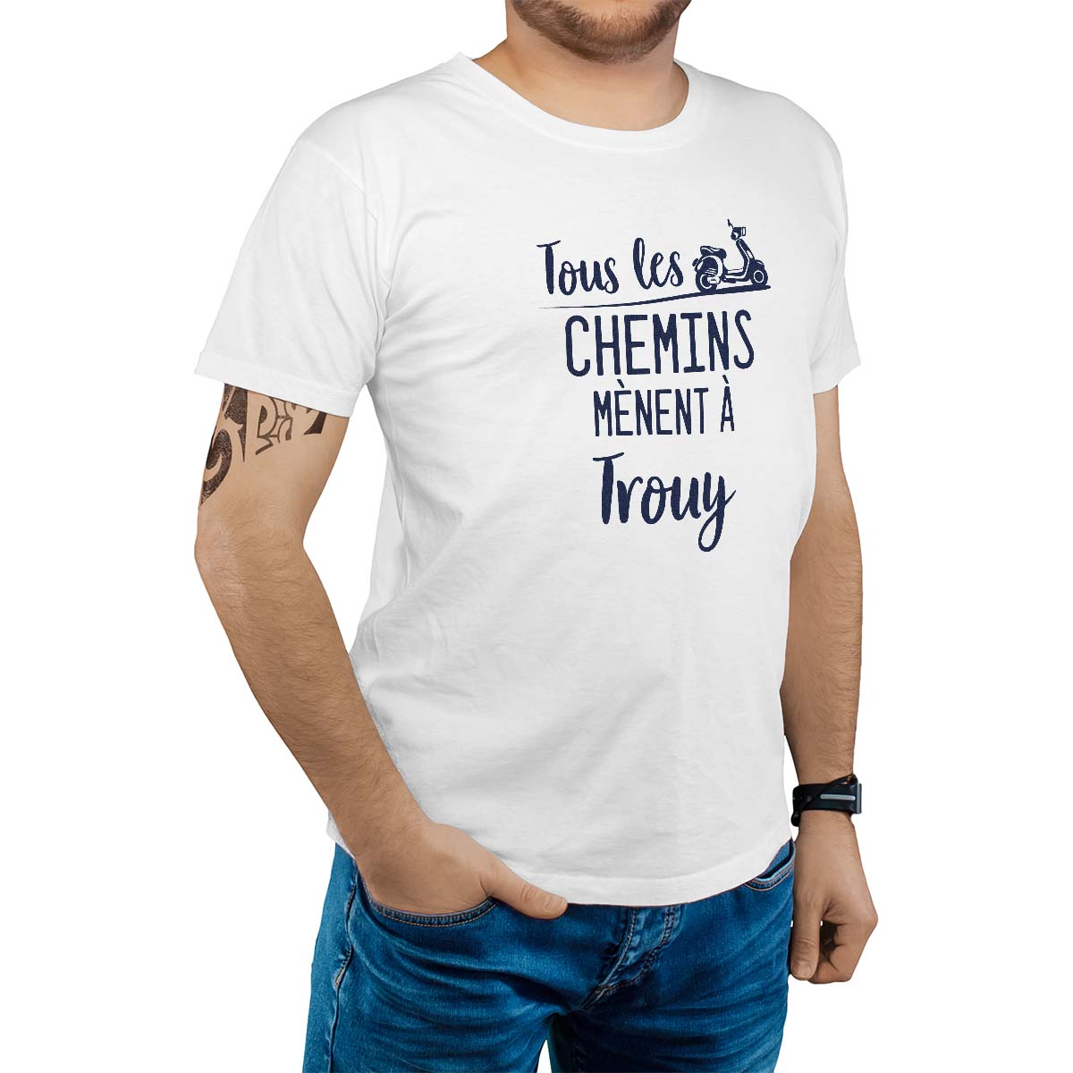 T-Shirt blanc pour homme avec le message personnalisé marine tous les chemins mènent à trouy