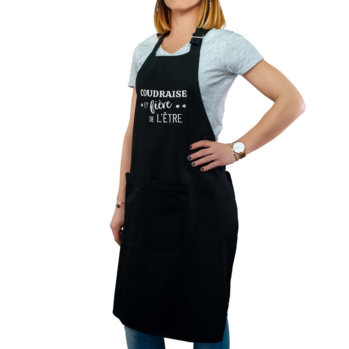 Tablier de cuisine personnalisé noir pour femme avec le message personnalisé blanc coudraise  et fière de l'être