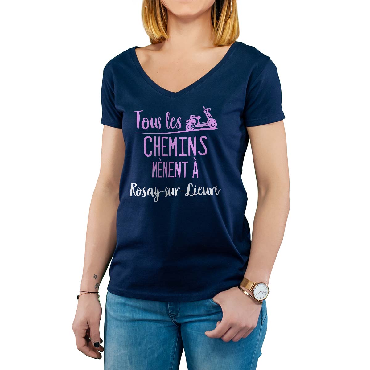 T-Shirt marine pour femme avec le message personnalisé rose tous les chemins mènent à rosay-sur-lieure