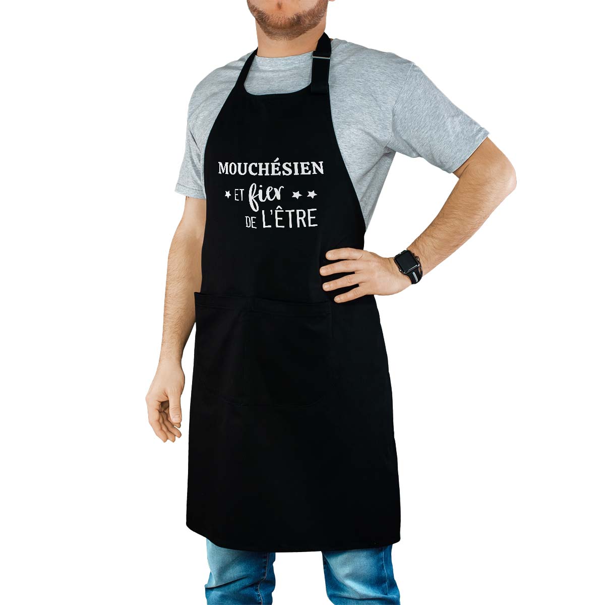 Tablier de cuisine personnalisé noir pour homme avec le message personnalisé blanc mouchésien  et fier de l'être
