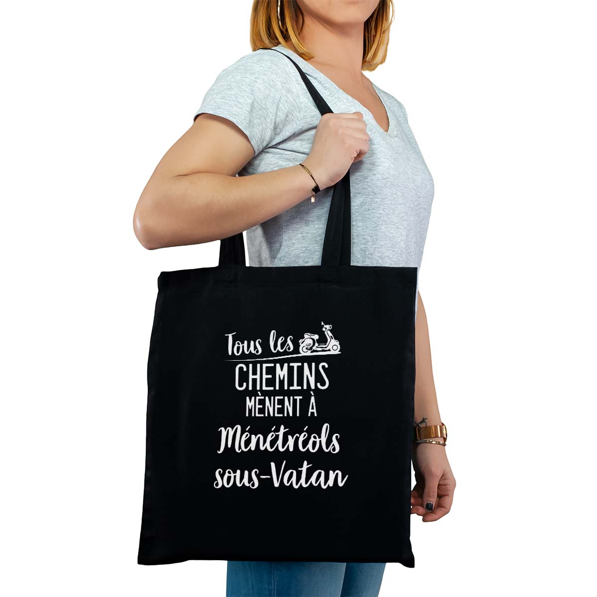 Totebag cabas personnalisé noir pour femme avec le message personnalisé blanc tous les chemins mènent à ménétréols-sous-vatan