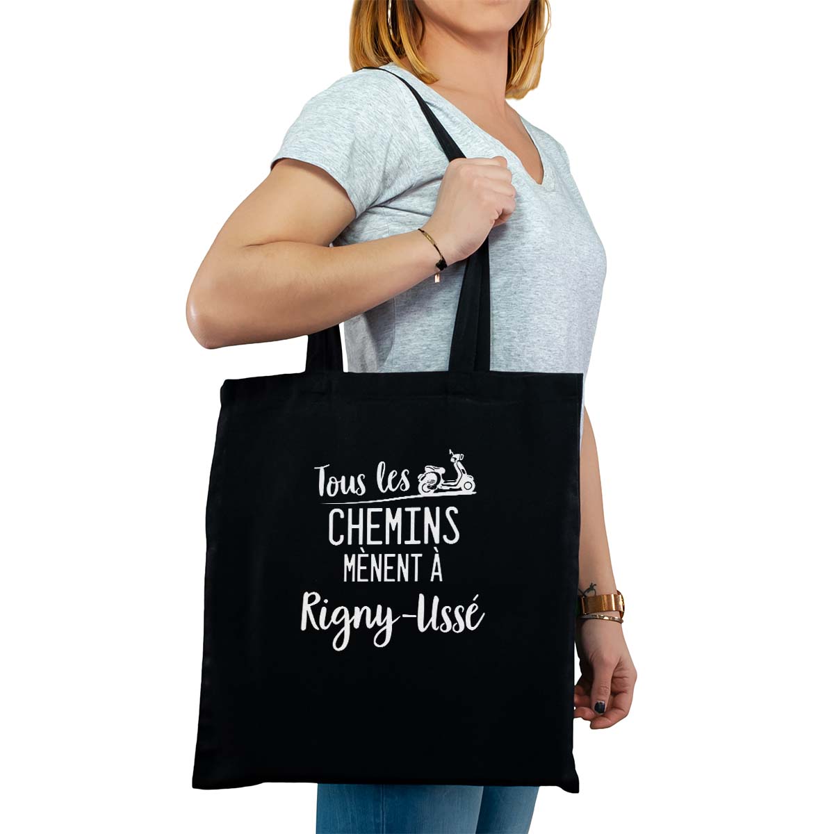 Totebag cabas personnalisé noir pour femme avec le message personnalisé blanc tous les chemins mènent à rigny-ussé