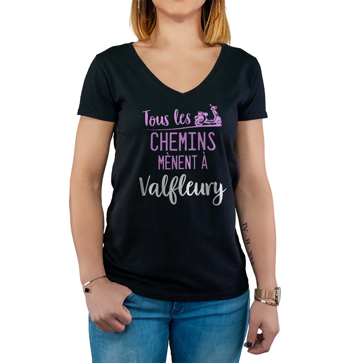 T-Shirt noir pour femme avec le message personnalisé rose tous les chemins mènent à valfleury