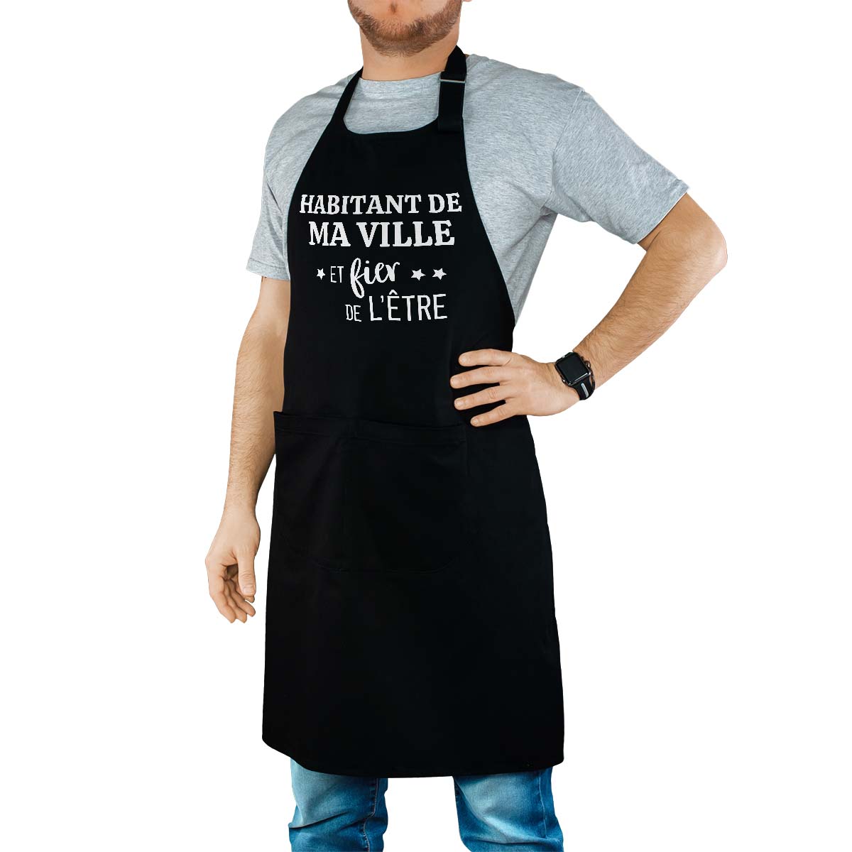 Tablier de cuisine personnalisé noir pour homme avec le message personnalisé blanc gentile-saint-germain-chassenay  et fier de l'être