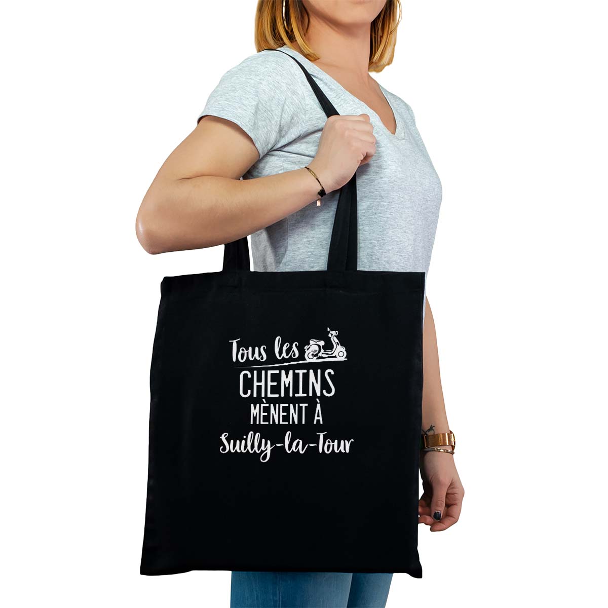 Totebag cabas personnalisé noir pour femme avec le message personnalisé blanc tous les chemins mènent à suilly-la-tour