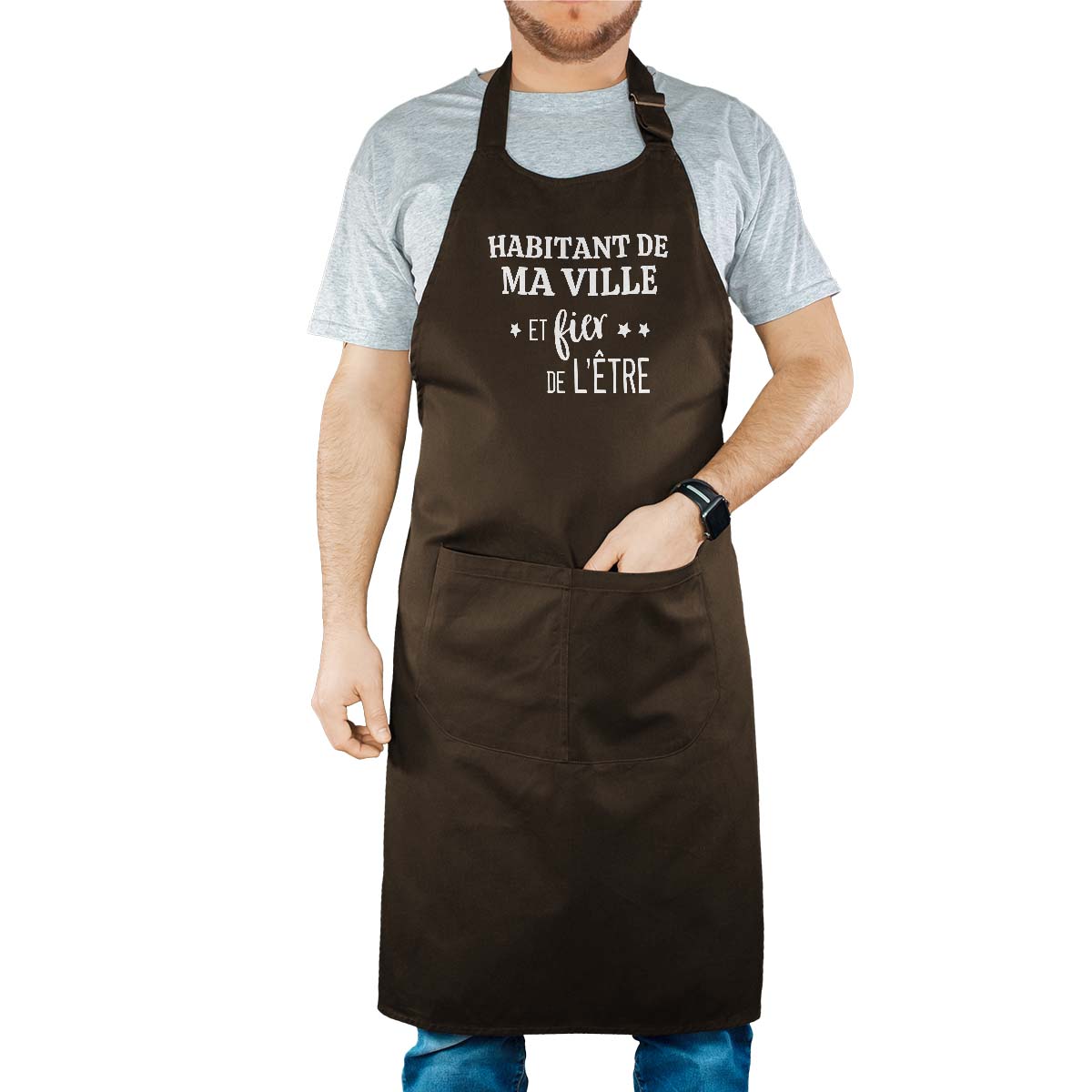 Tablier de cuisine personnalisé cacao pour homme avec le message personnalisé blanc gentile-sassis  et fier de l'être