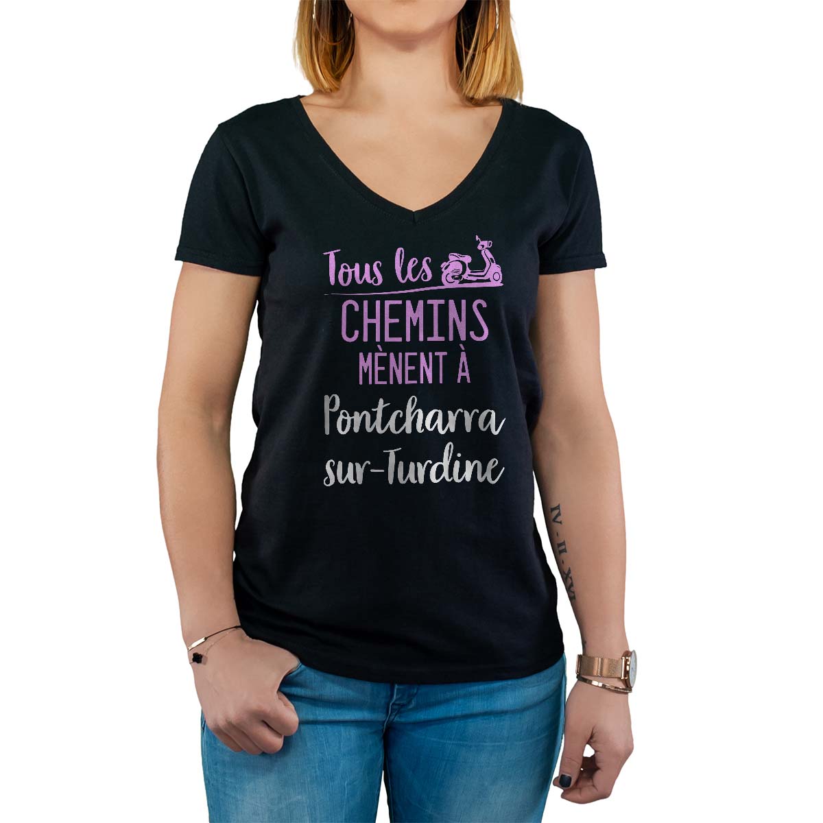 T-Shirt noir pour femme avec le message personnalisé rose tous les chemins mènent à pontcharra-sur-turdine