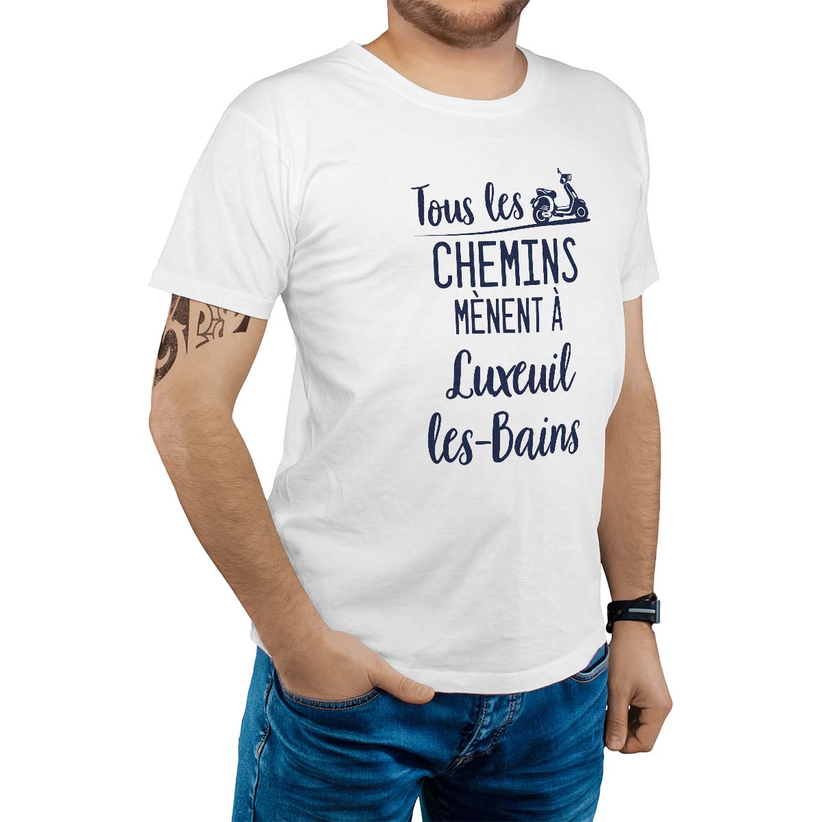 T-Shirt blanc pour homme avec le message personnalisé marine tous les chemins mènent à luxeuil-les-bains