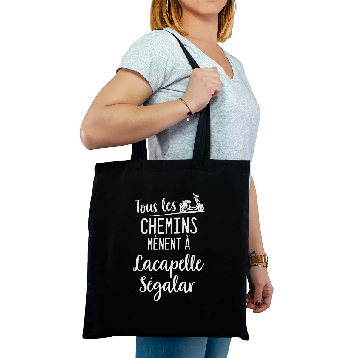 Totebag cabas personnalisé noir pour femme avec le message personnalisé blanc tous les chemins mènent à lacapelle-ségalar