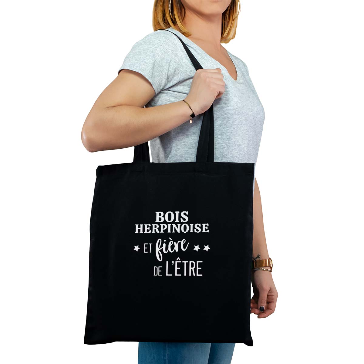 Totebag cabas personnalisé noir pour femme avec le message personnalisé blanc bois-herpinoise  et fière de l'être