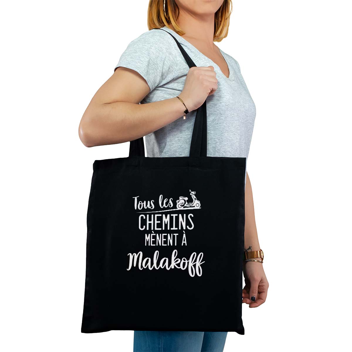 Totebag cabas personnalisé noir pour femme avec le message personnalisé blanc tous les chemins mènent à malakoff