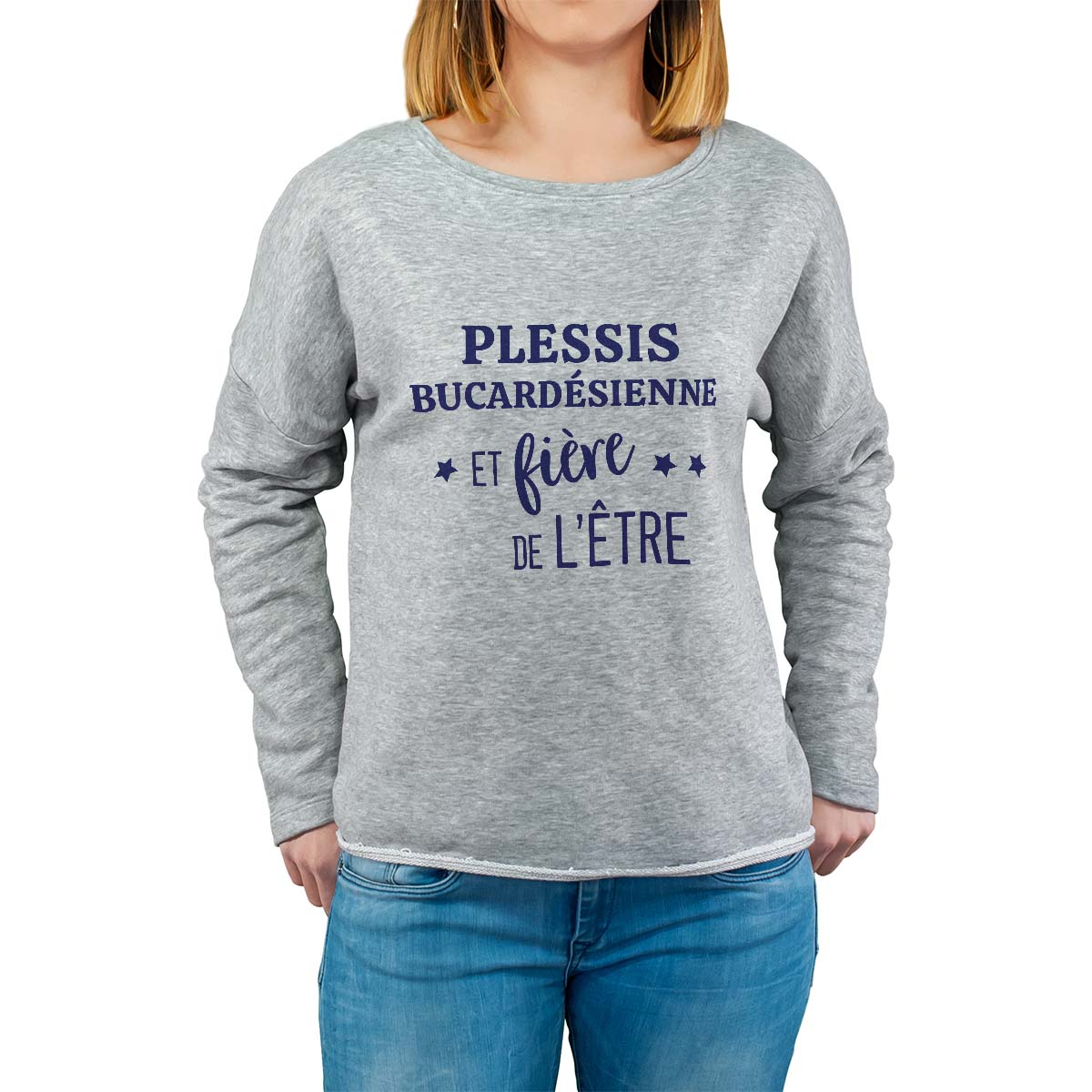 Sweat shirt gris pour femme avec le message personnalisé marine plessis-bucardésienne  et fière de l'être